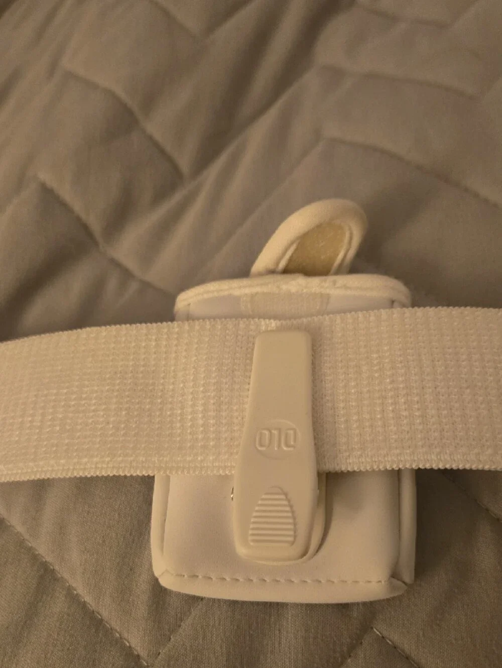 Adjustable White Wristband Armband Case for Wearable Trackers